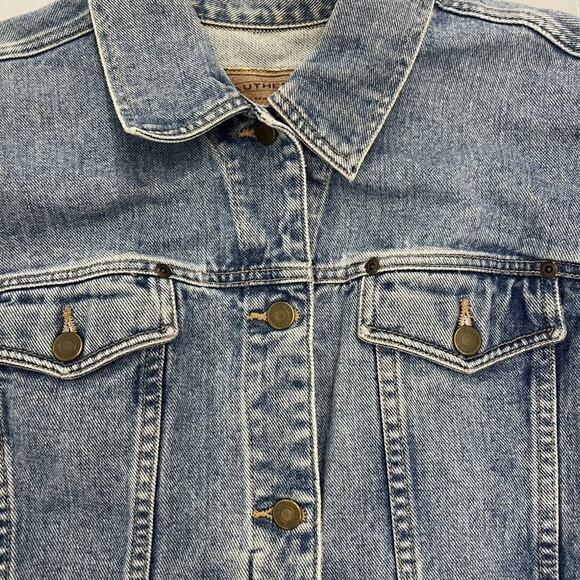 Vintage 90s Liz Claiborne Blue Boxy Denim Jacket - Picture 2 of 3
